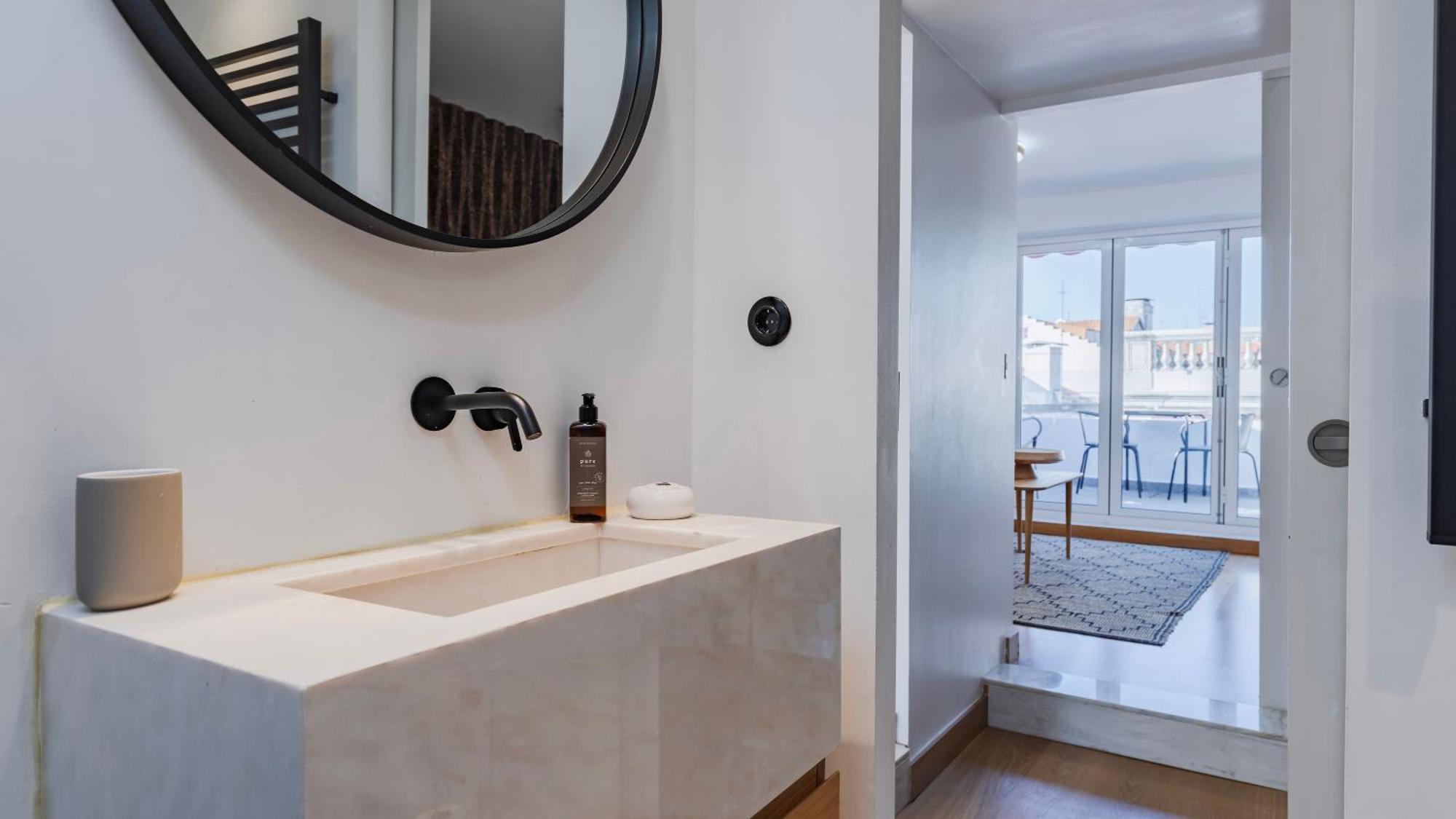 1bdr With Terrace And View By Lovelystay Lissabon